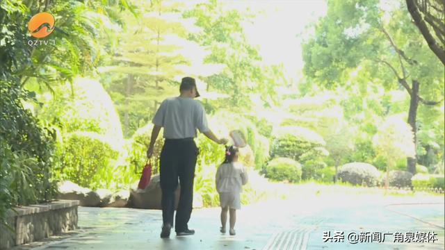网曝保安毒杀流浪狗 公园回应来了