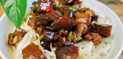 ​茄子肉丁打卤面，像我这样做，香味浓郁食欲满满，来上三碗吃不够
