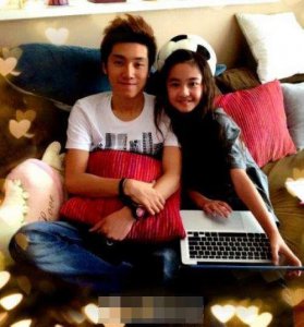 ​他与12岁女孩相恋, 苦等6年只为等她成年, 如今终修成正果