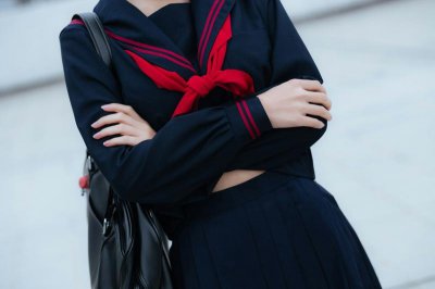 ​和老婆离婚后，她又找了个男朋友，我该怎么办