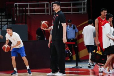 ​国内6位女巨人，其中有4个都比姚明高，还有4个已经离开人世