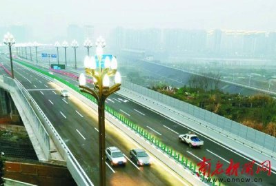 ​嘉陵江南充主城区段第6座大桥试通车