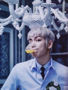 ​Bigbang成员TOP崔胜贤时尚写真曝光 表情酷帅霸气十足