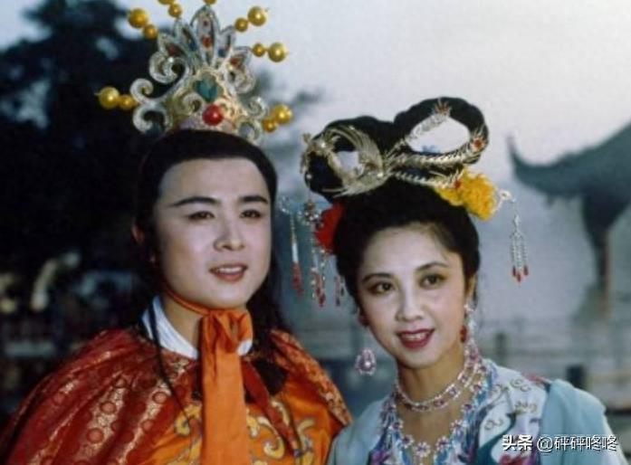 86版《西游记》罕见旧照，女儿国国主端庄持重，美得很古典