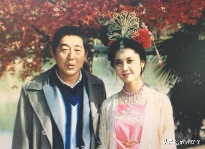 86版《西游记》罕见旧照，女儿国国主端庄持重，美得很古典