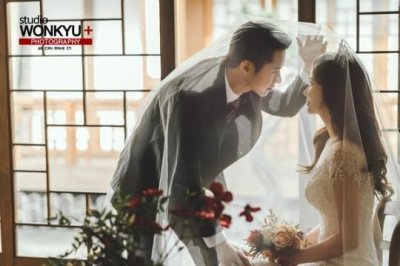 ​韩国男团Click B成员吴钟赫婚纱写真曝光