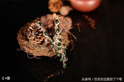 ​上联：沉默是金口玉言而无信不知其可也；请对下联