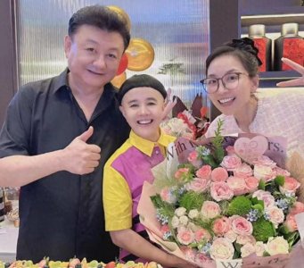 ​金龟子58岁生日，王宁罕露面为老婆庆祝，一家人除了他全是娃娃脸