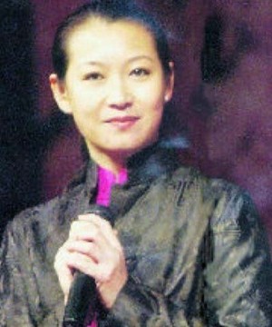 赵本山现任妻子马丽娟近照