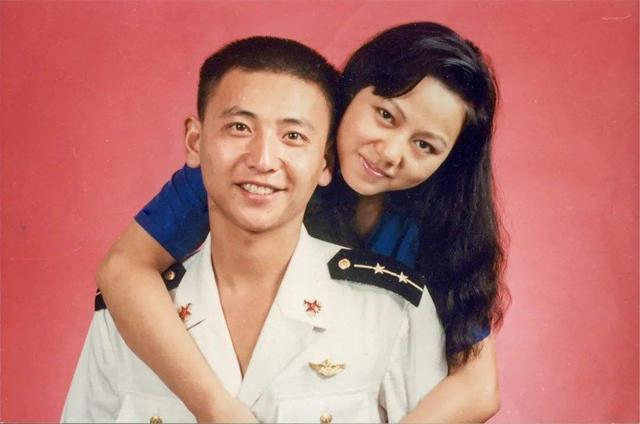 王伟南海撞机事件最后通话（01年南海撞机后王伟成功跳伞）(2)