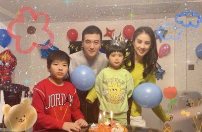 ​杨子与前妻的女儿在奶奶家过年，罕晒自拍和豪宅，黄圣依也在婆家