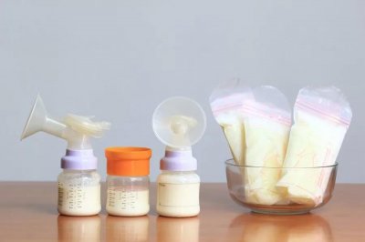 ​母乳放冰箱后怎么加热给宝宝吃（母乳保存时间和方法）