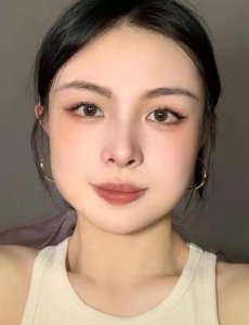 ​方脸适合什么发型（方形脸女生适合剪什么发型和刘海好看）