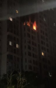 ​江西南昌一小区深夜发生燃气爆燃 当地应急管理部门：有两人受伤