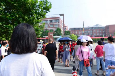 ​昔日龌龊不足夸，今朝放荡思无涯