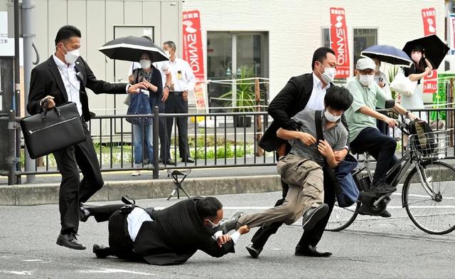 安倍枪杀后日本民众什么反应（为安倍痛哭的驻日记者曾颖遭网暴）(8)