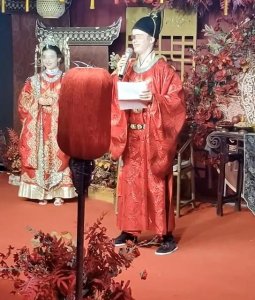 ​“不孬！”山东洋女婿婚礼上一口曹县话引网友点赞，当事人发声