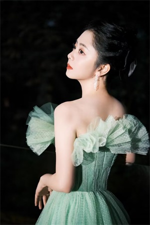 很难想象谭松韵都32岁了,真的好漂亮、好灵动