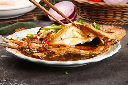 平鱼和鲳鱼的区别(平鱼和鲳鱼哪个好吃)