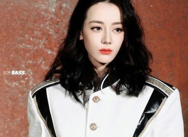 迪丽热巴民国风造型