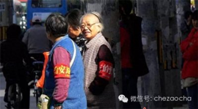 ​凭什么路边停车要收费？给个理由先