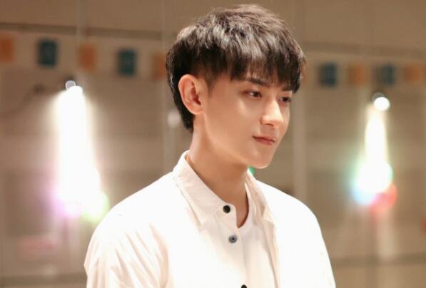 黄子韬深夜挂急诊