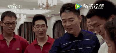 京东家宴上刘强东喝啥酒?我不说你肯定也知道!