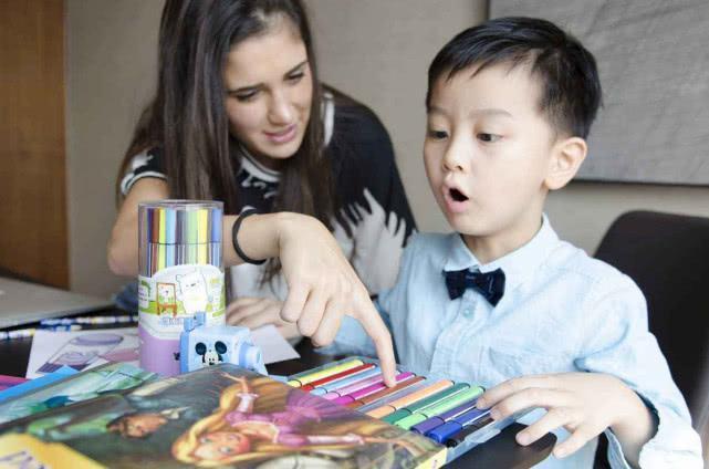 英语考到“专八”相当于美国人的什么水平?美女外教说出了大实话