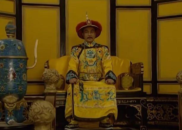 《雍正王朝》里,弘时贵为皇子,为什么要泄露雍正的科举考题?