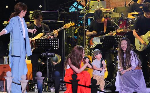 Selina承认假唱事件始末 声音暂时无法恢复严重吗