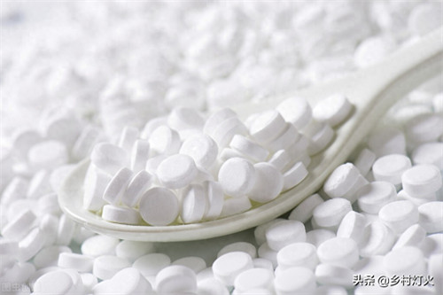 糖精是什么提炼出来的(糖精到底能不能吃)