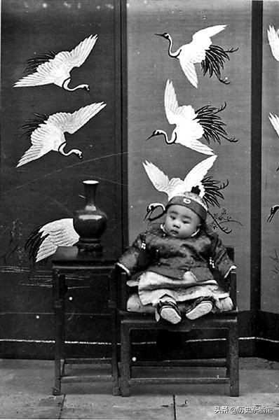 老照片再现溥仪的传奇一生:图七为复辟,最后一张是特赦后的生活