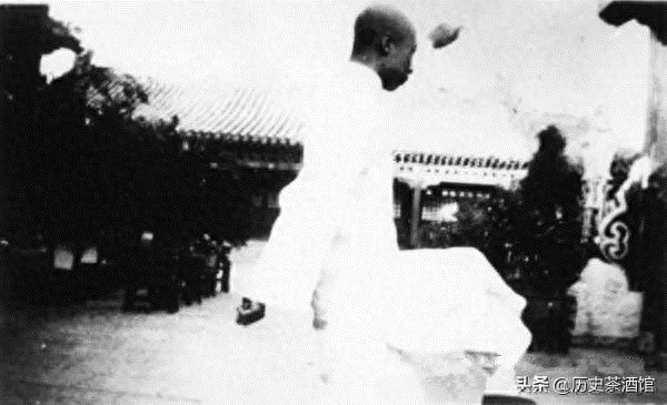 老照片再现溥仪的传奇一生:图七为复辟,最后一张是特赦后的生活