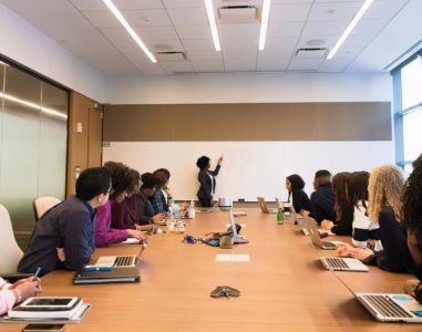 ​职场上厉害的女孩，职场中真正厉害的女人深藏不露