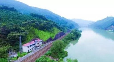 ​在火车上怎么那件事(坐火车的奇遇)