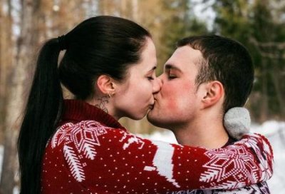 ​亲吻是种什么样的体验(第一次接吻是什么样的感觉 匿名用户)