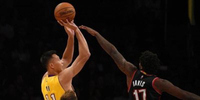 ​为什么易建联当年没有留在湖人？是实力不够吗？