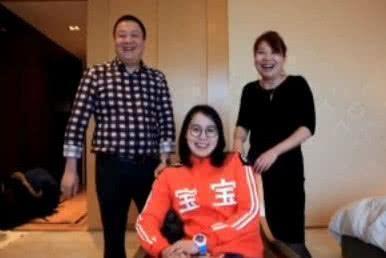 傅园慧爸妈成天不工作怎么养女儿, 原因曝光后, 网友直呼: 怪不得