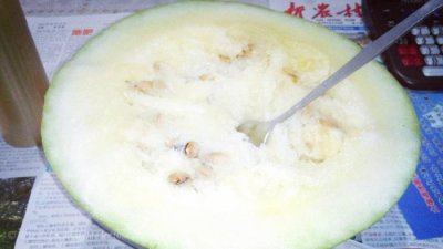 ​这种瓜可以放八个月，瓤成了糊才吃，能辅助肾病和防癌