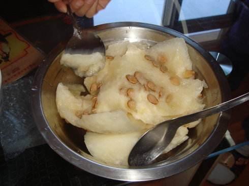 这种瓜可以放八个月,瓤成了糊才吃,能辅助肾病和防癌