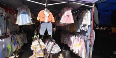 ​摆摊卖童装好卖吗(新手摆地摊卖童装好做吗)