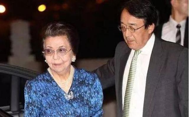 安倍晋三的妻子简介(安倍晋三身后的2个女人)(10)