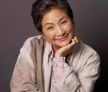 ​23岁嫁富豪，怀孕8次生子后净身出户，郑佩佩到底经历了什么？