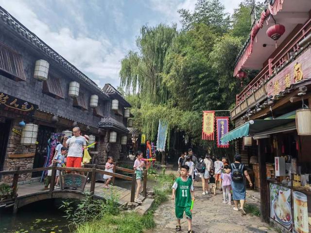 临沂市竹泉村旅游景点（百名游客重游新临沂）(2)