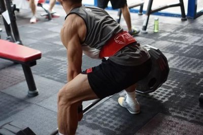 ​不一样的硬拉——相扑硬拉，效果独特可能更适合你，拉起更多负重