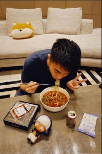 ​何猷君和何超莲在微博互动，打破“因争遗产姐弟反目成仇”传闻