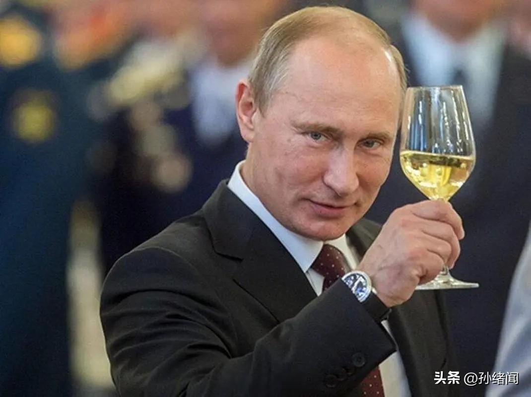 普京大帝今年多大了2025(普京70岁生日当天美俄同时敲响“核警钟”)