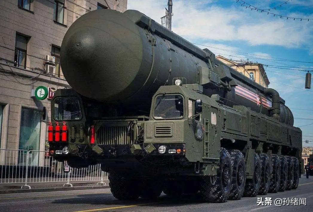 普京大帝今年多大了2025(普京70岁生日当天美俄同时敲响“核警钟”)