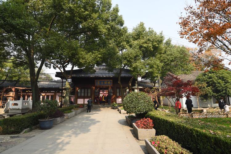第三天:去苏州寒山寺,欣赏“江南第一寺”的建筑风格。