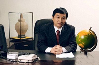 ​心怀大爱 情系桑梓-记爱心企业家陕西鸿瑞投资集团有限公司董事长王世春